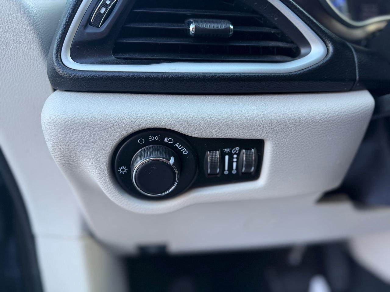 2021 Chrysler Grand Caravan SXT Photo