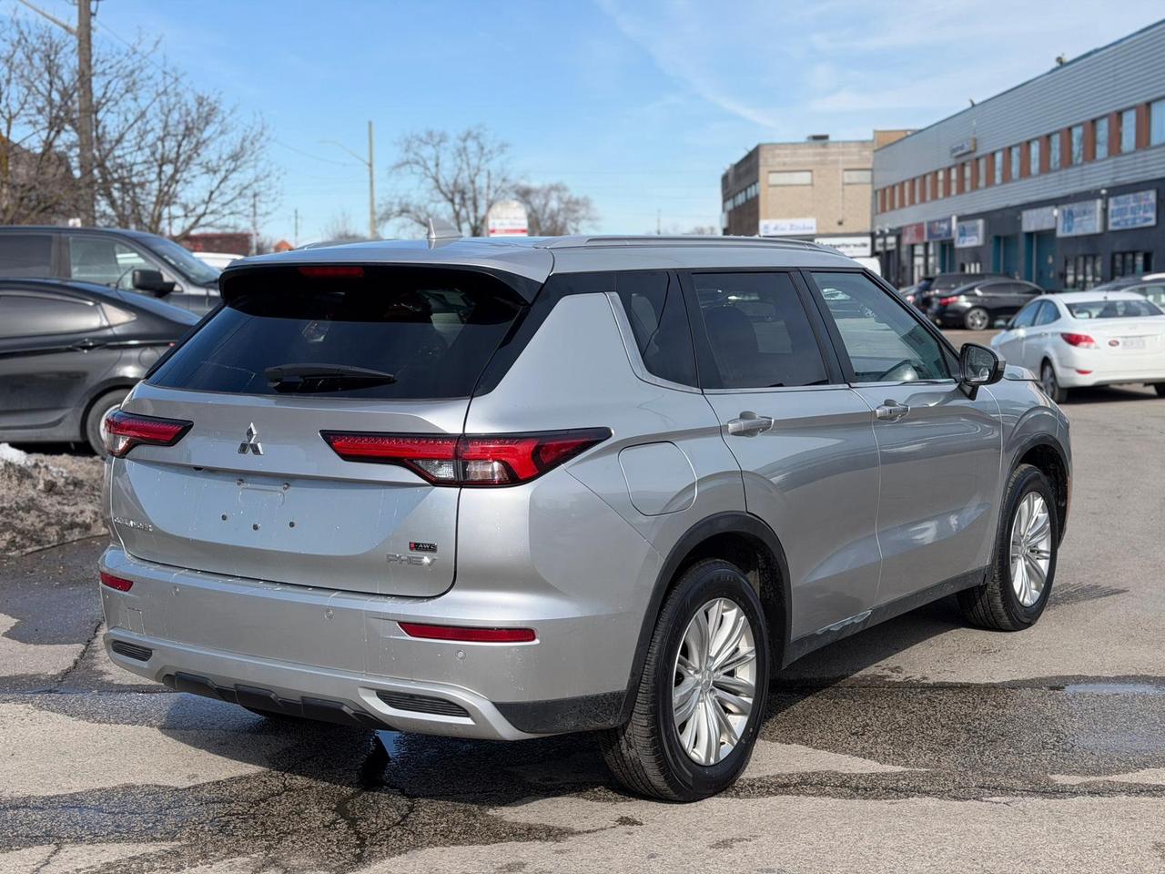 2025 Mitsubishi Outlander SE Photo