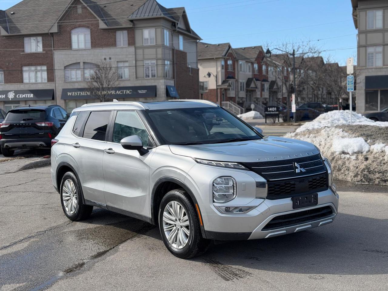 2025 Mitsubishi Outlander SE Photo