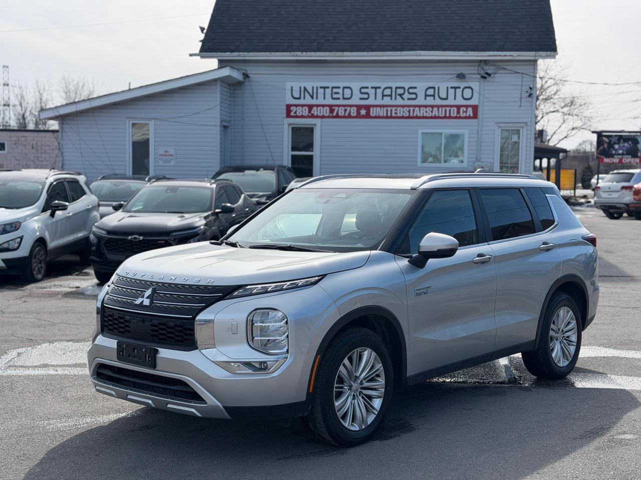 2025 Mitsubishi Outlander SE Photo0