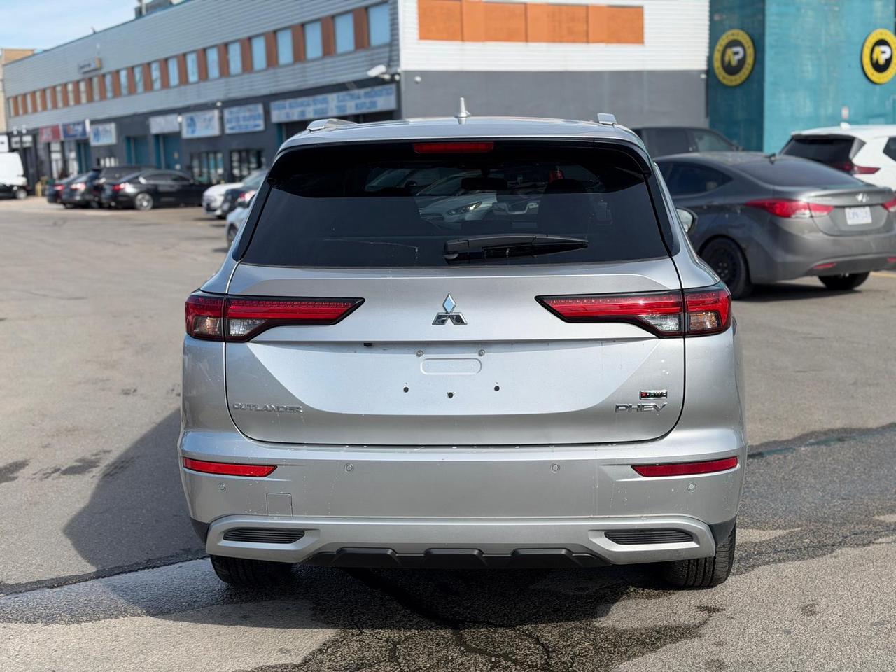 2025 Mitsubishi Outlander SE Photo