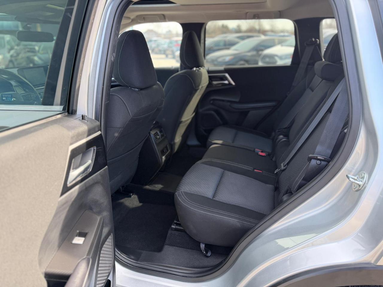 2025 Mitsubishi Outlander SE Photo