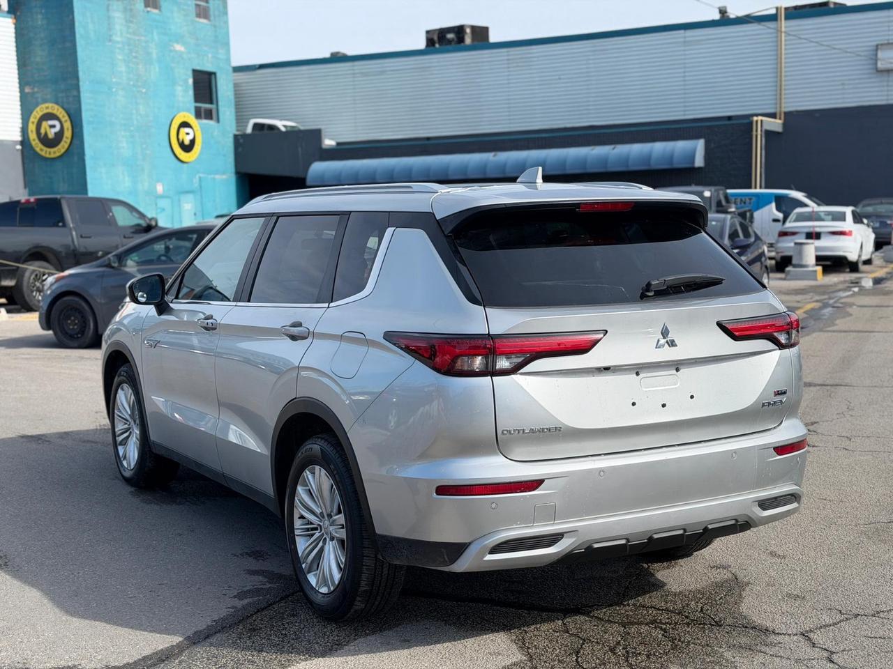 2025 Mitsubishi Outlander SE Photo