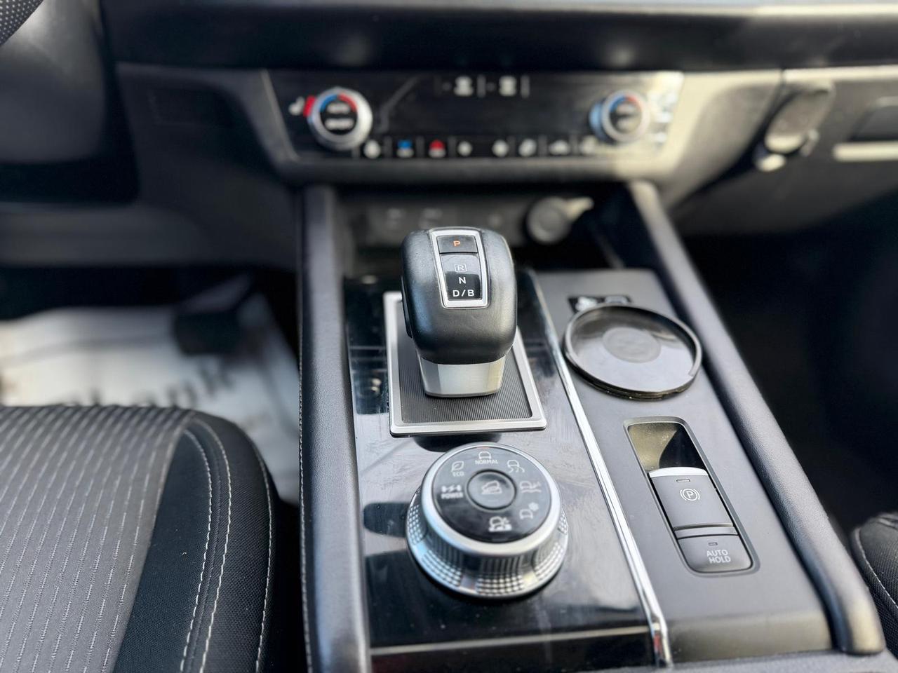 2025 Mitsubishi Outlander SE Photo