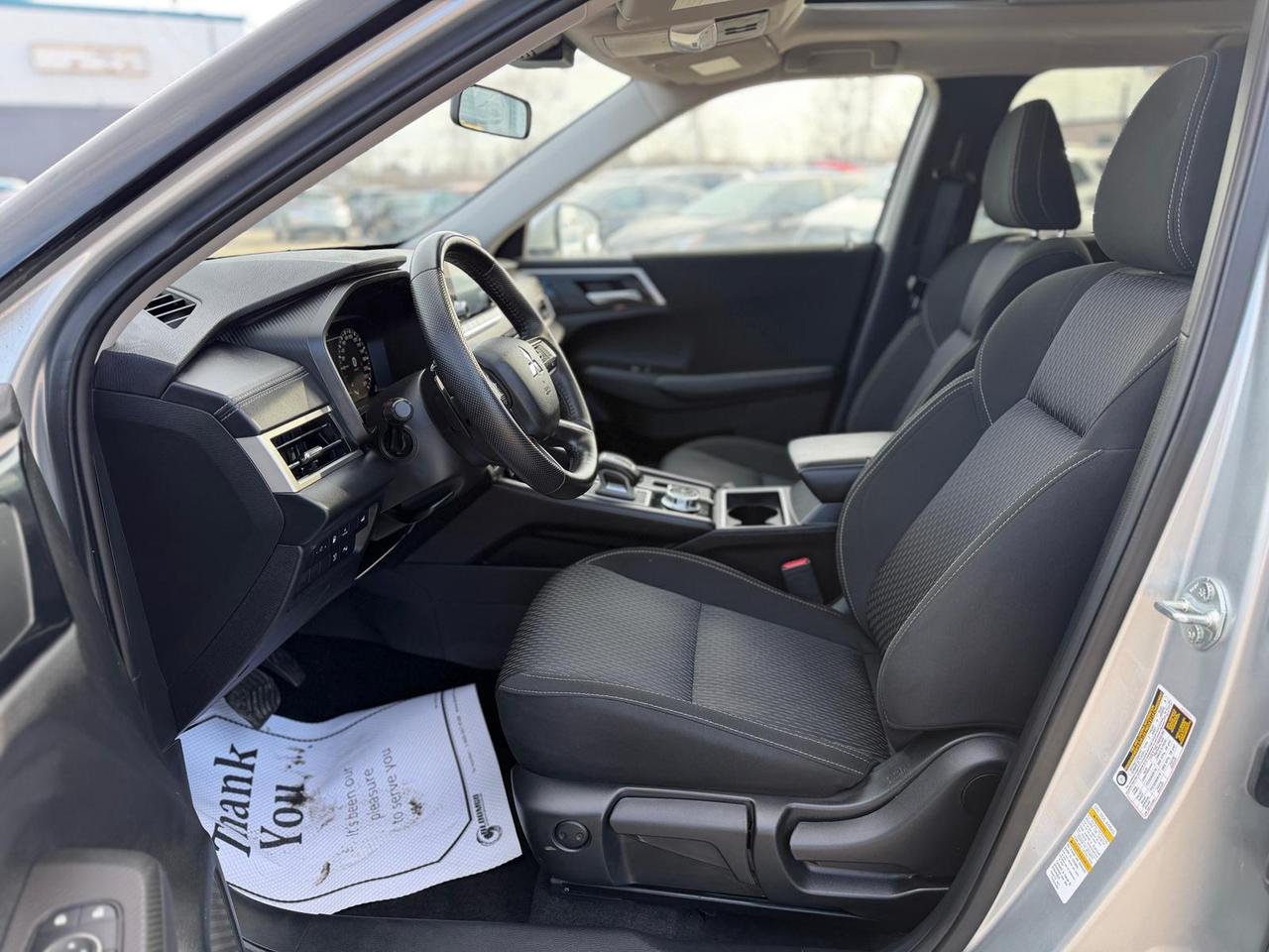 2025 Mitsubishi Outlander SE Photo