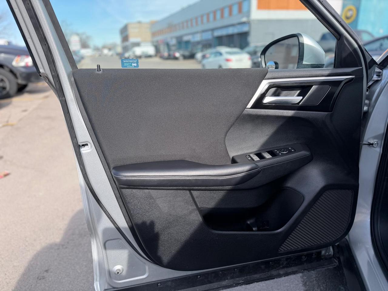 2025 Mitsubishi Outlander SE Photo