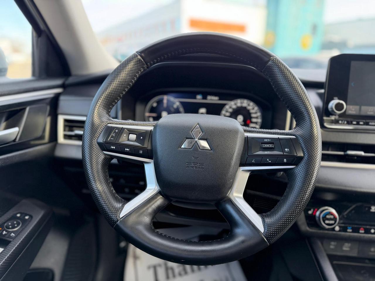 2025 Mitsubishi Outlander SE Photo