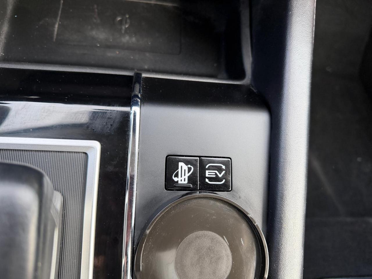 2025 Mitsubishi Outlander SE Photo