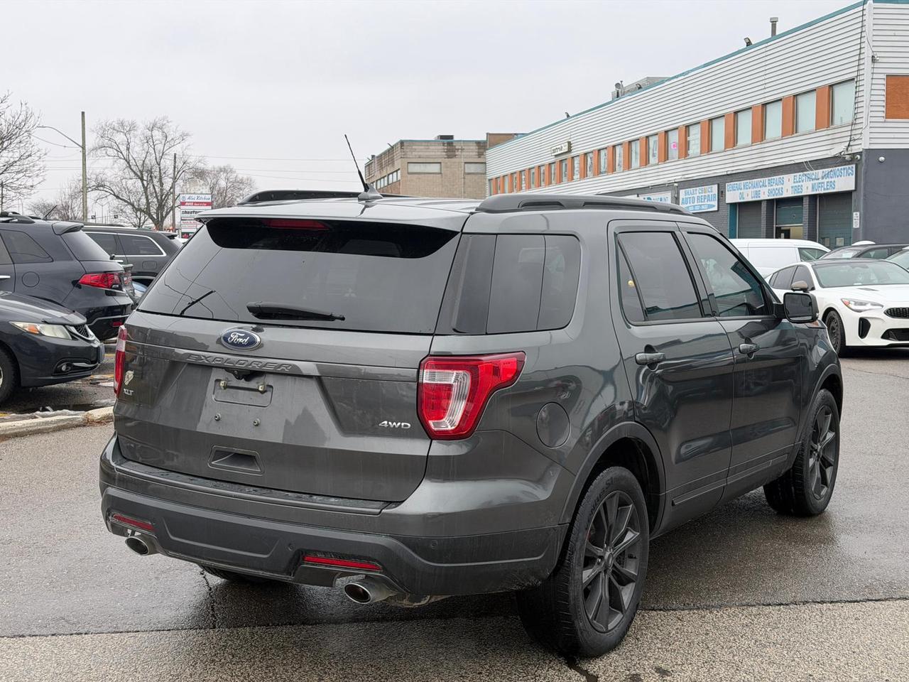 2018 Ford Explorer XLT Photo