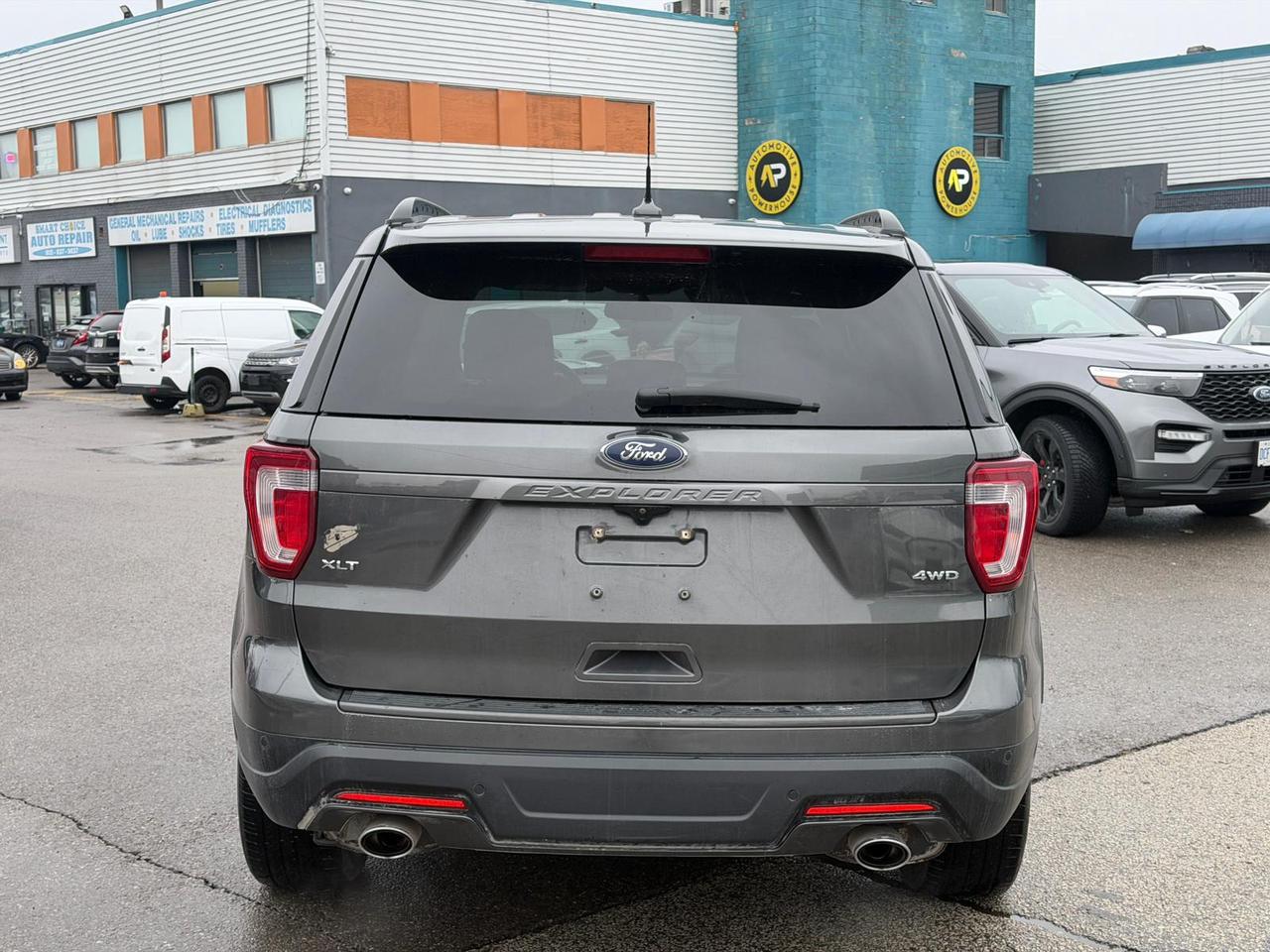 2018 Ford Explorer XLT Photo