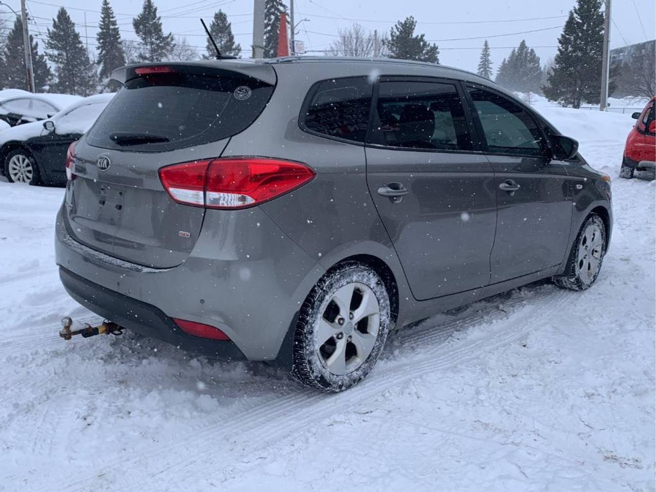 2014 Kia Rondo FX Photo4