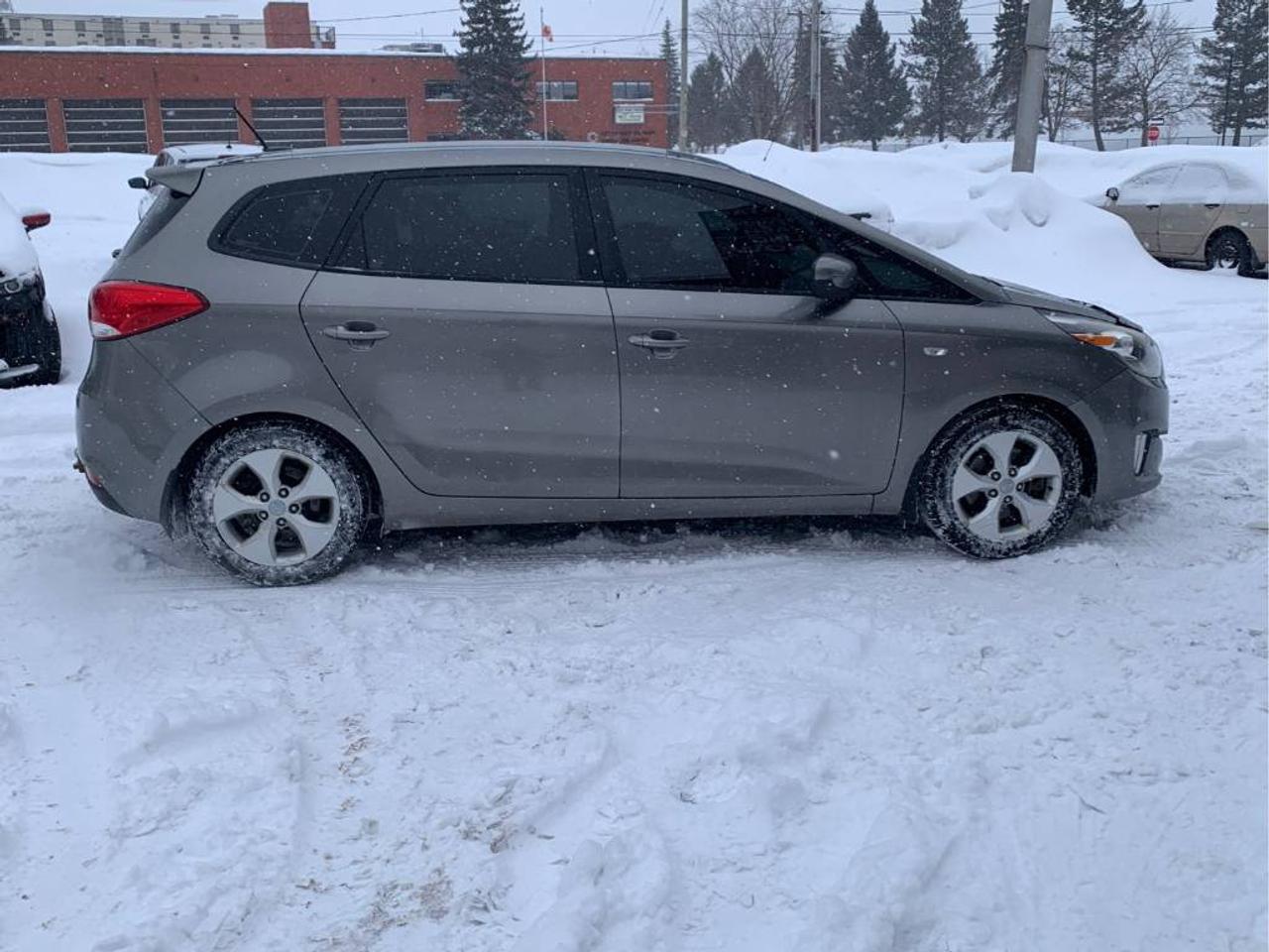 2014 Kia Rondo FX Photo