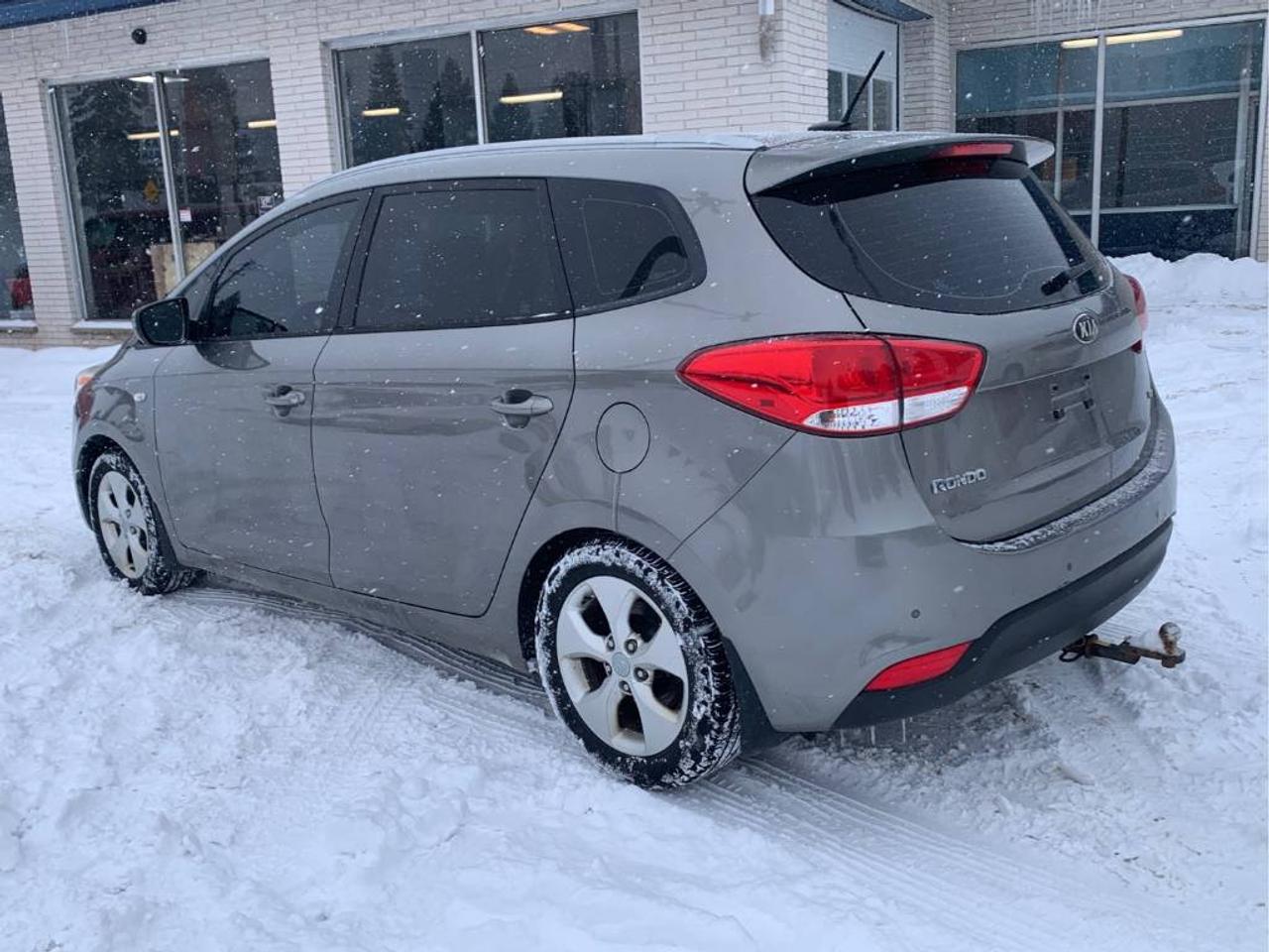 2014 Kia Rondo FX Photo