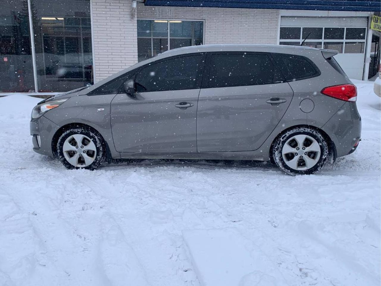 2014 Kia Rondo FX Photo