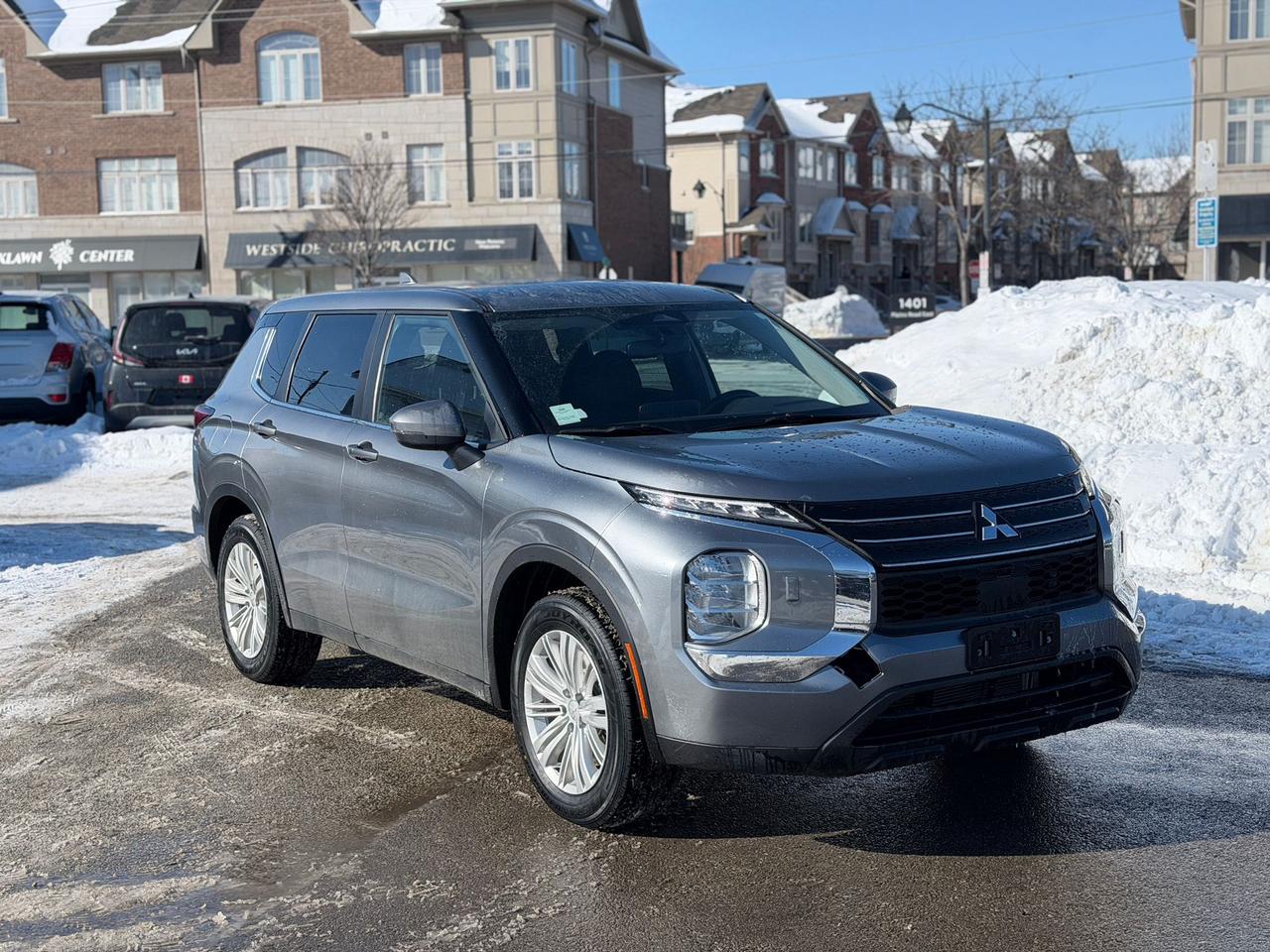 2022 Mitsubishi Outlander ES Photo