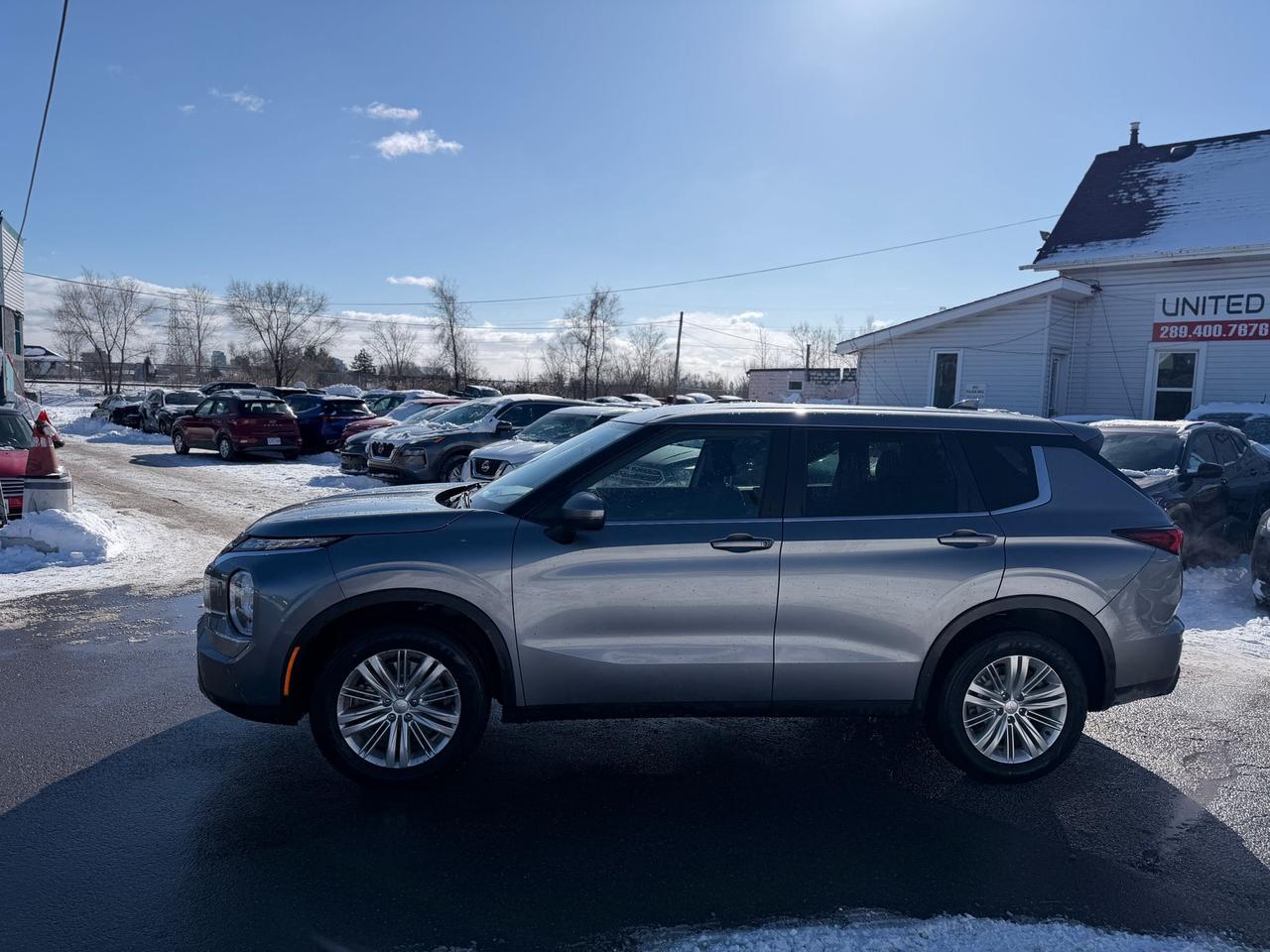 2022 Mitsubishi Outlander ES Photo