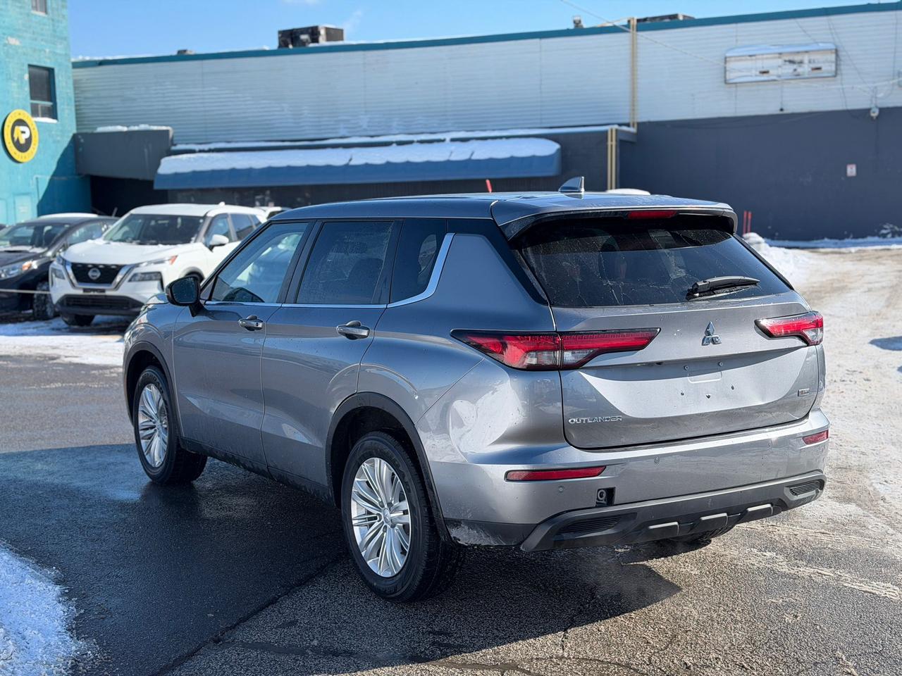 2022 Mitsubishi Outlander ES Photo