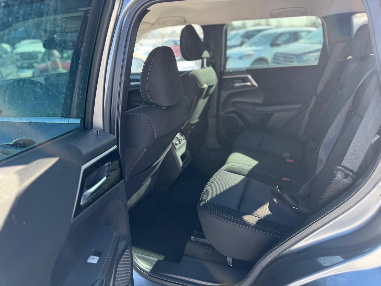 2022 Mitsubishi Outlander ES Photo