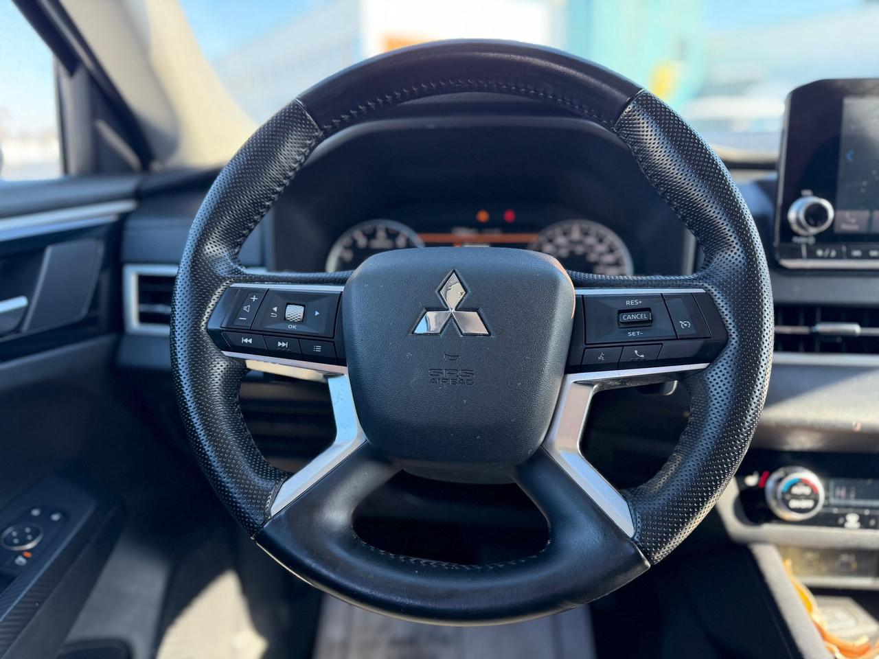 2022 Mitsubishi Outlander ES Photo