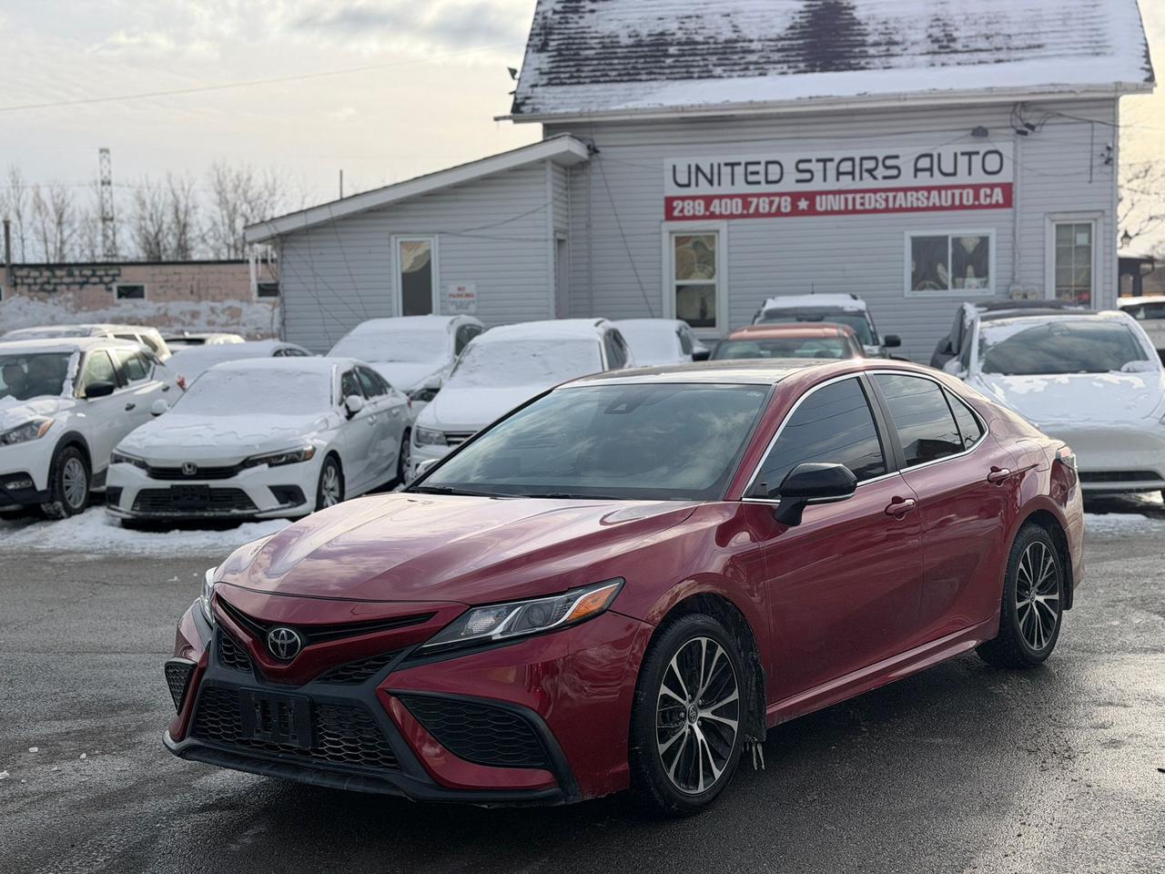 2021 Toyota Camry SE Photo0