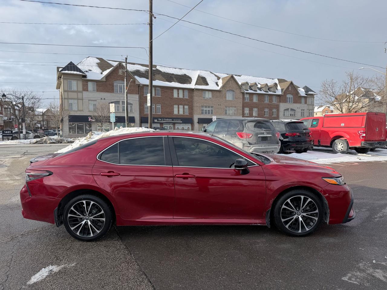 2021 Toyota Camry SE Photo