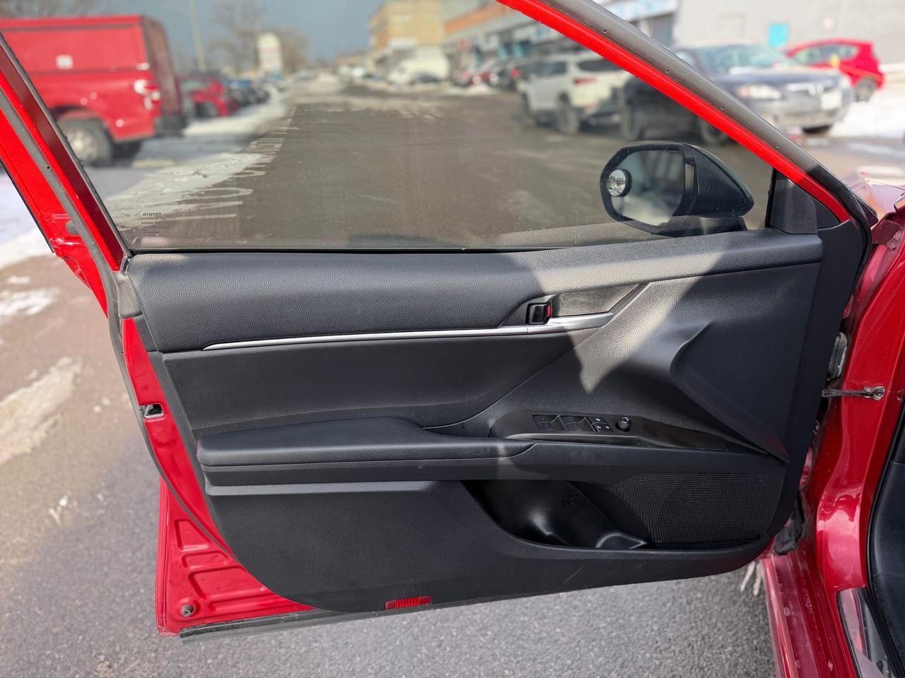 2021 Toyota Camry SE Photo