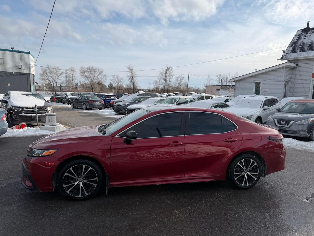 2021 Toyota Camry SE Photo