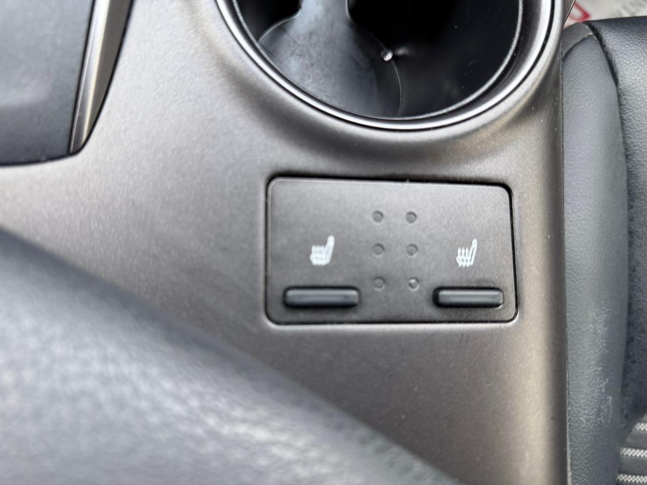 2021 Toyota Camry SE Photo