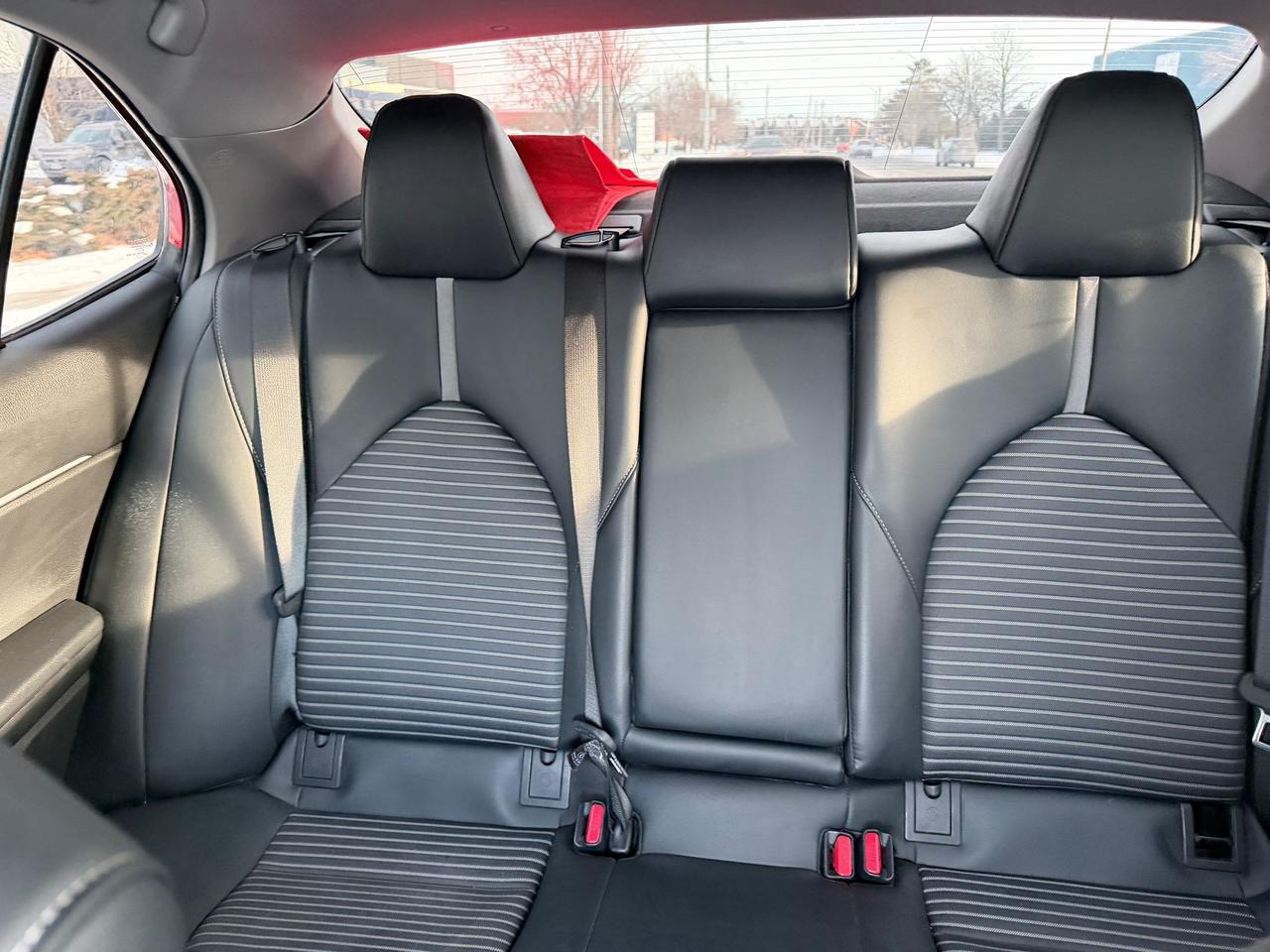 2021 Toyota Camry SE Photo