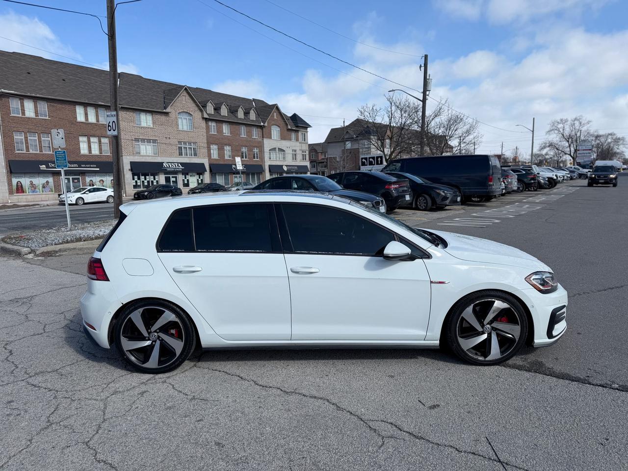 2018 Volkswagen Golf GTI SE Photo