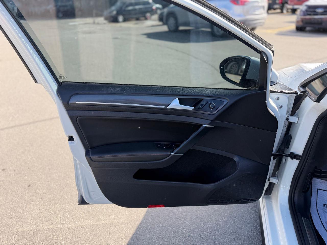 2018 Volkswagen Golf GTI SE Photo