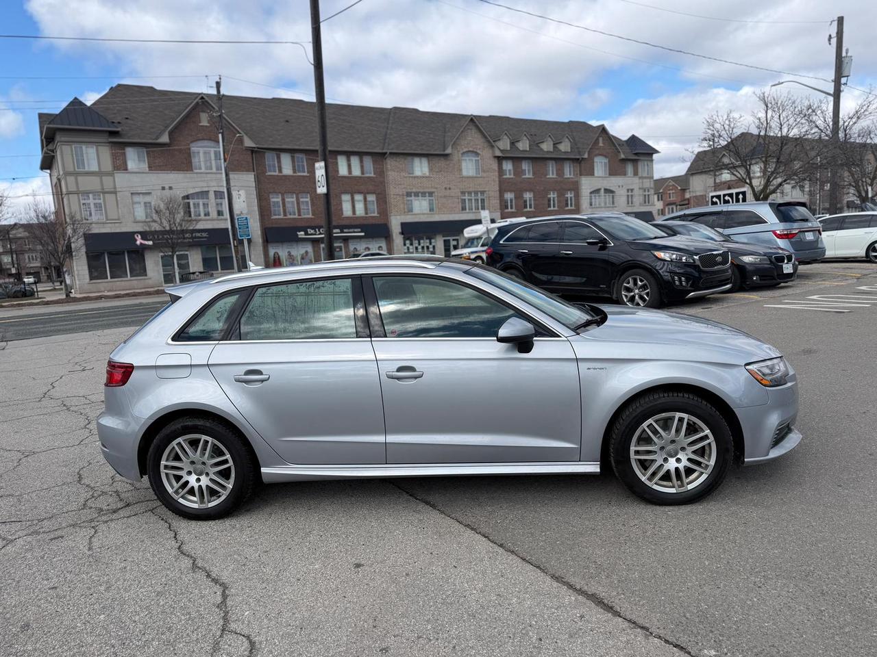 2017 Audi A3 e-tron Prestige Photo4