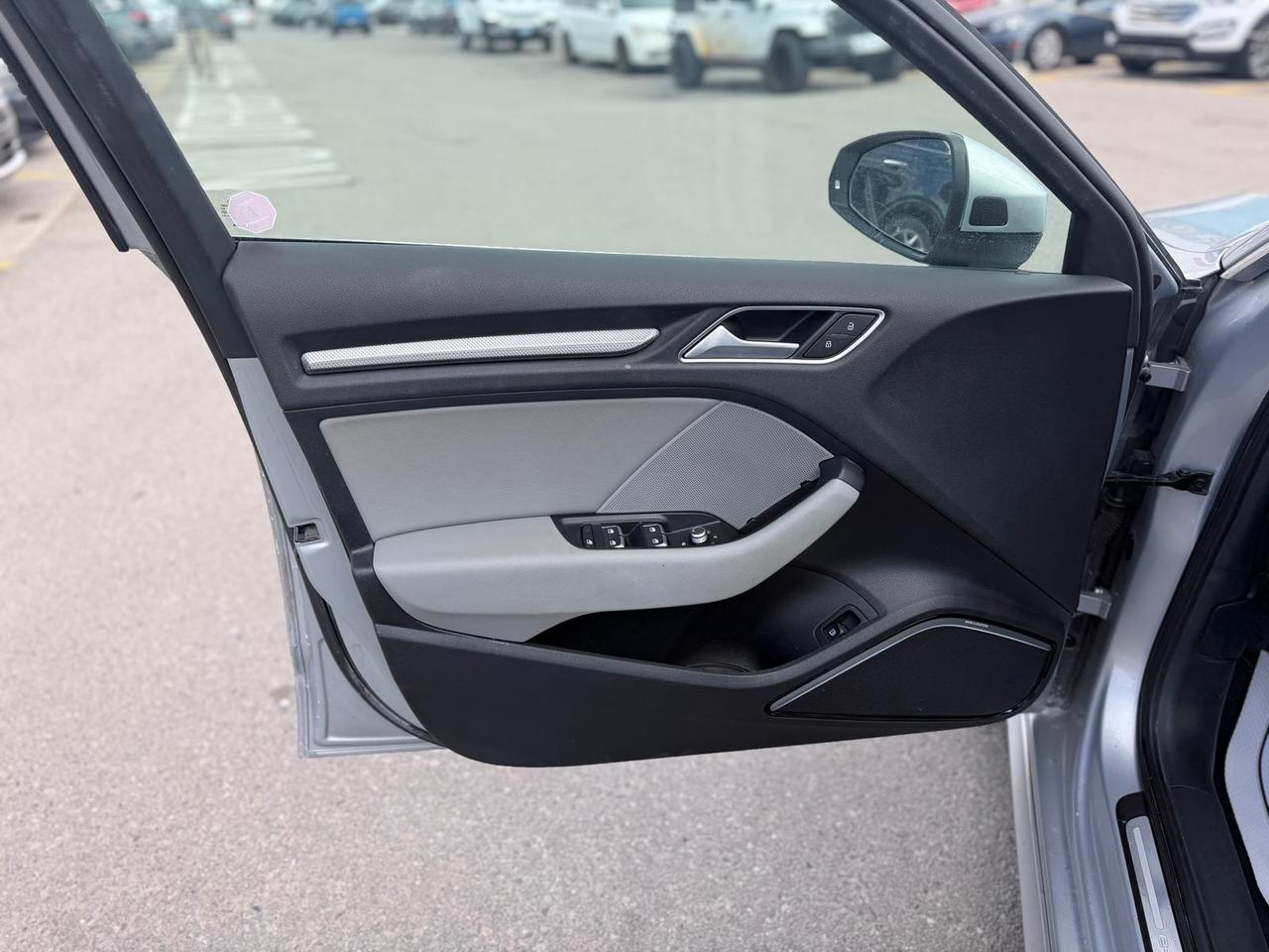 2017 Audi A3 e-tron Prestige Photo