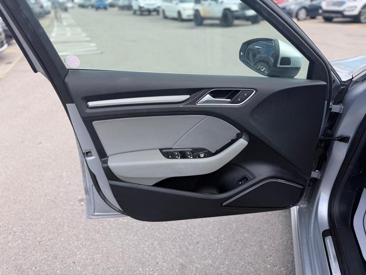 2017 Audi A3 e-tron Prestige Photo