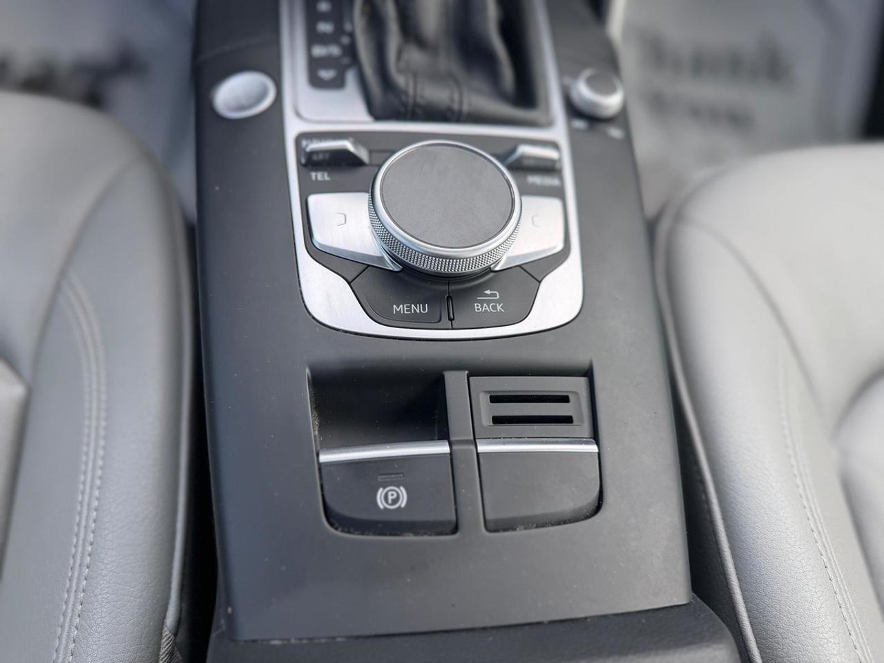 2017 Audi A3 e-tron Prestige Photo