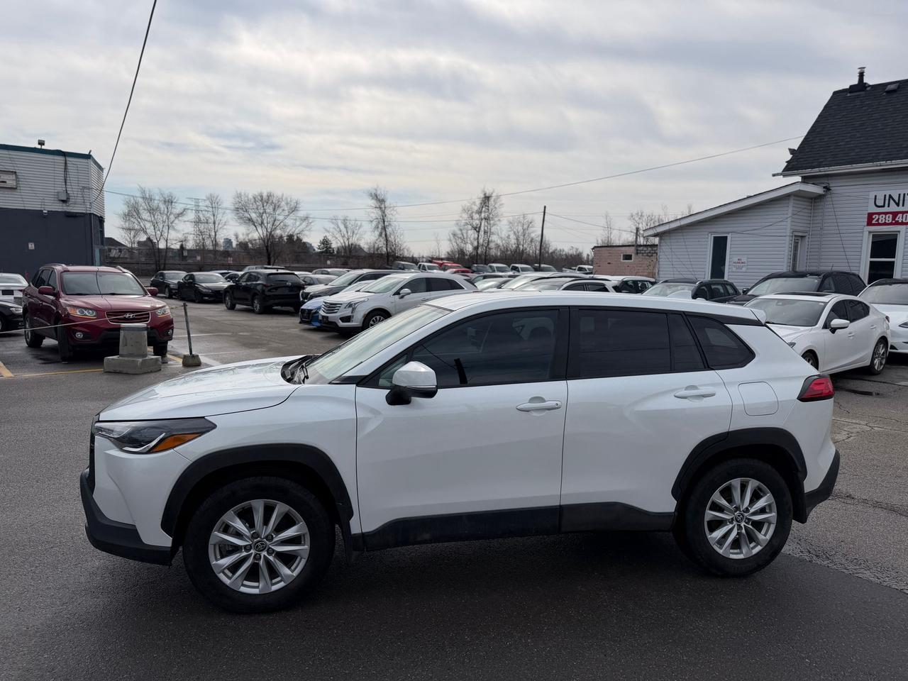 2024 Toyota Corolla Cross LE Photo4