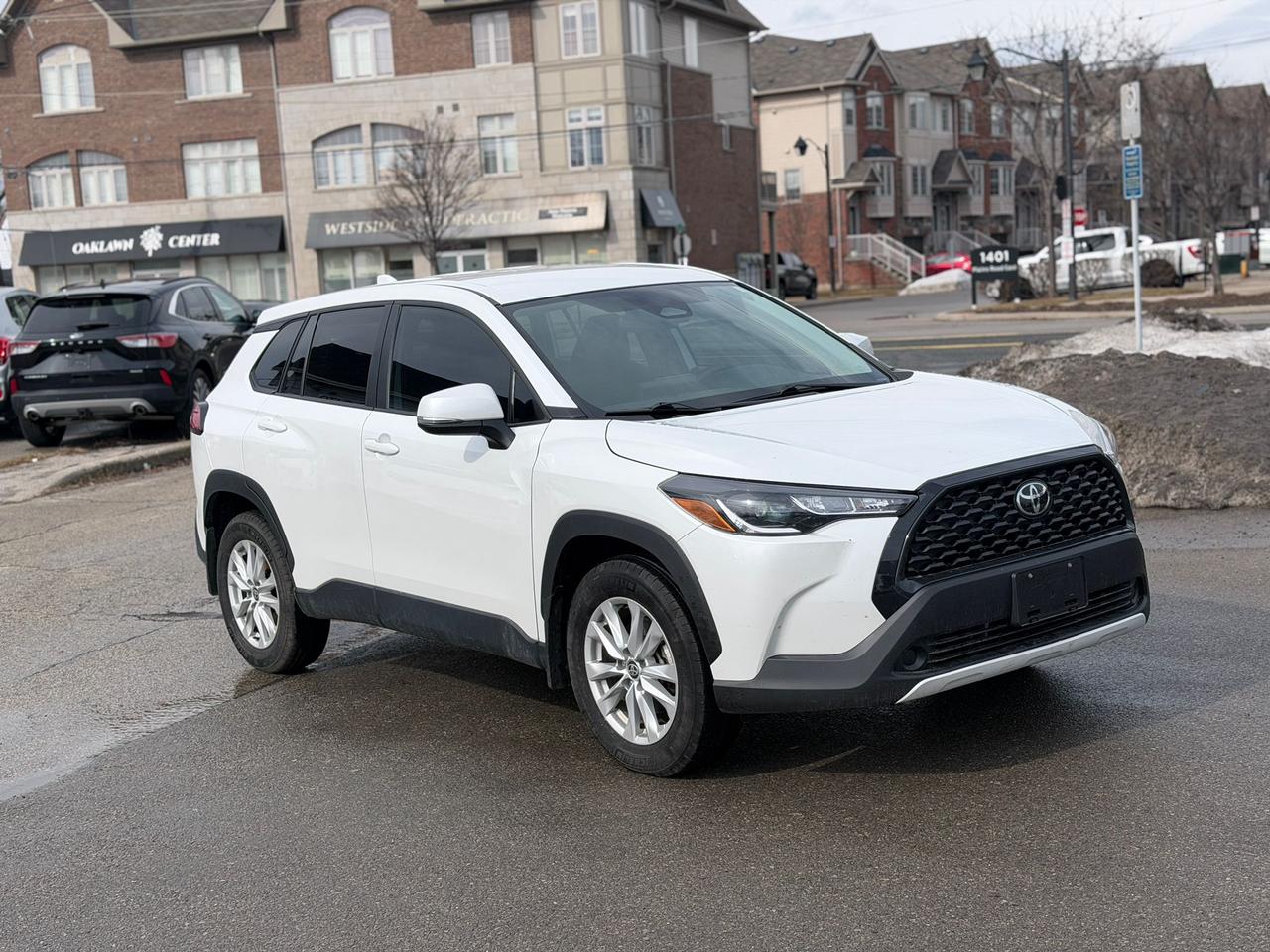 2024 Toyota Corolla Cross LE Photo2