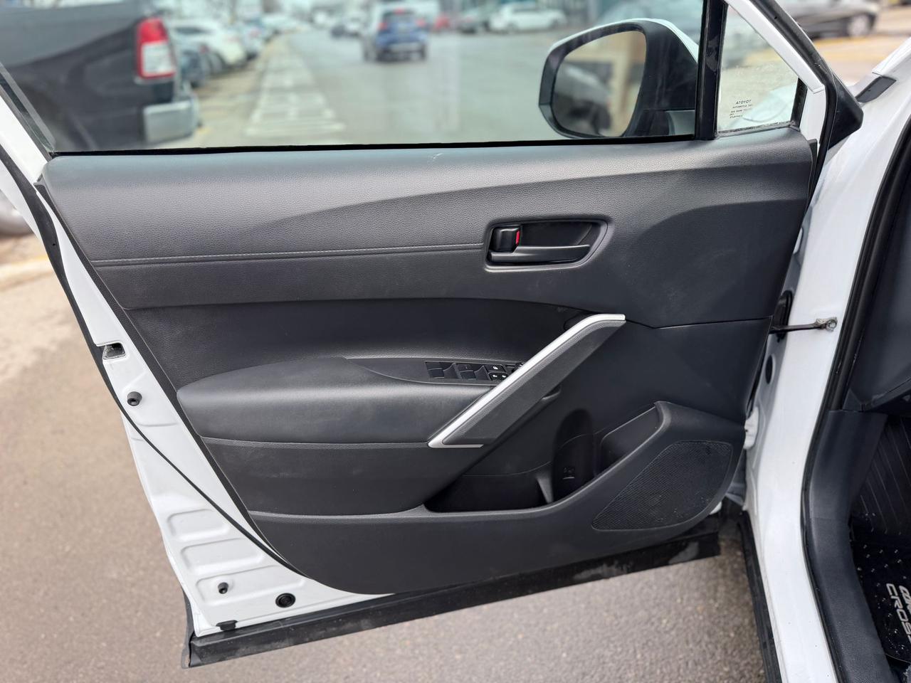 2024 Toyota Corolla Cross LE Photo