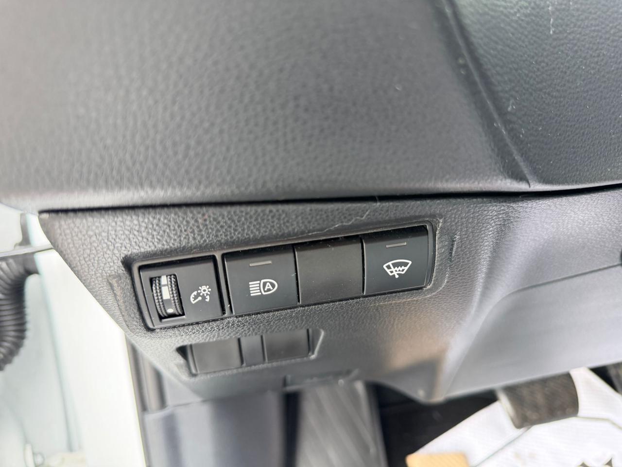 2024 Toyota Corolla Cross LE Photo