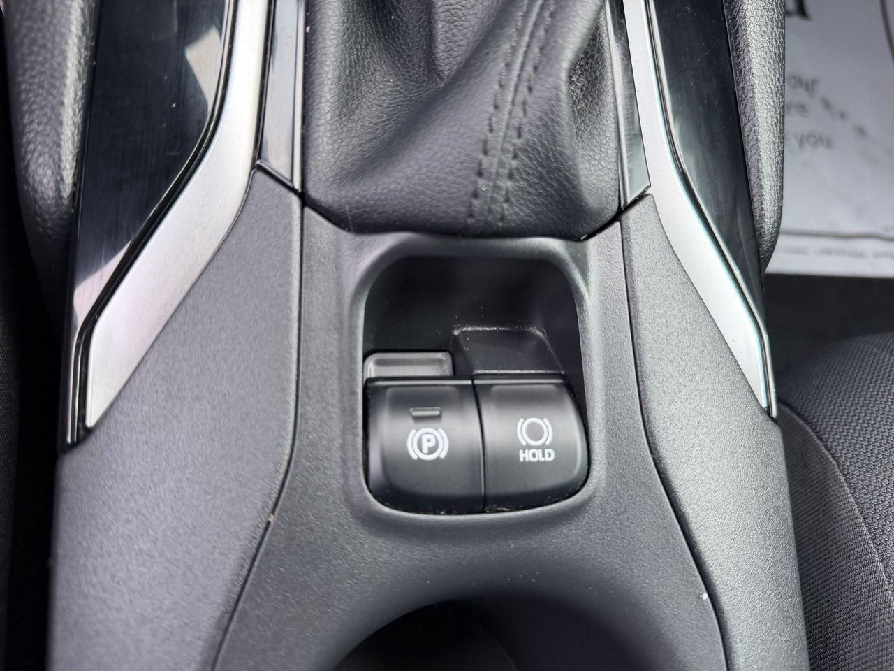 2024 Toyota Corolla Cross LE Photo