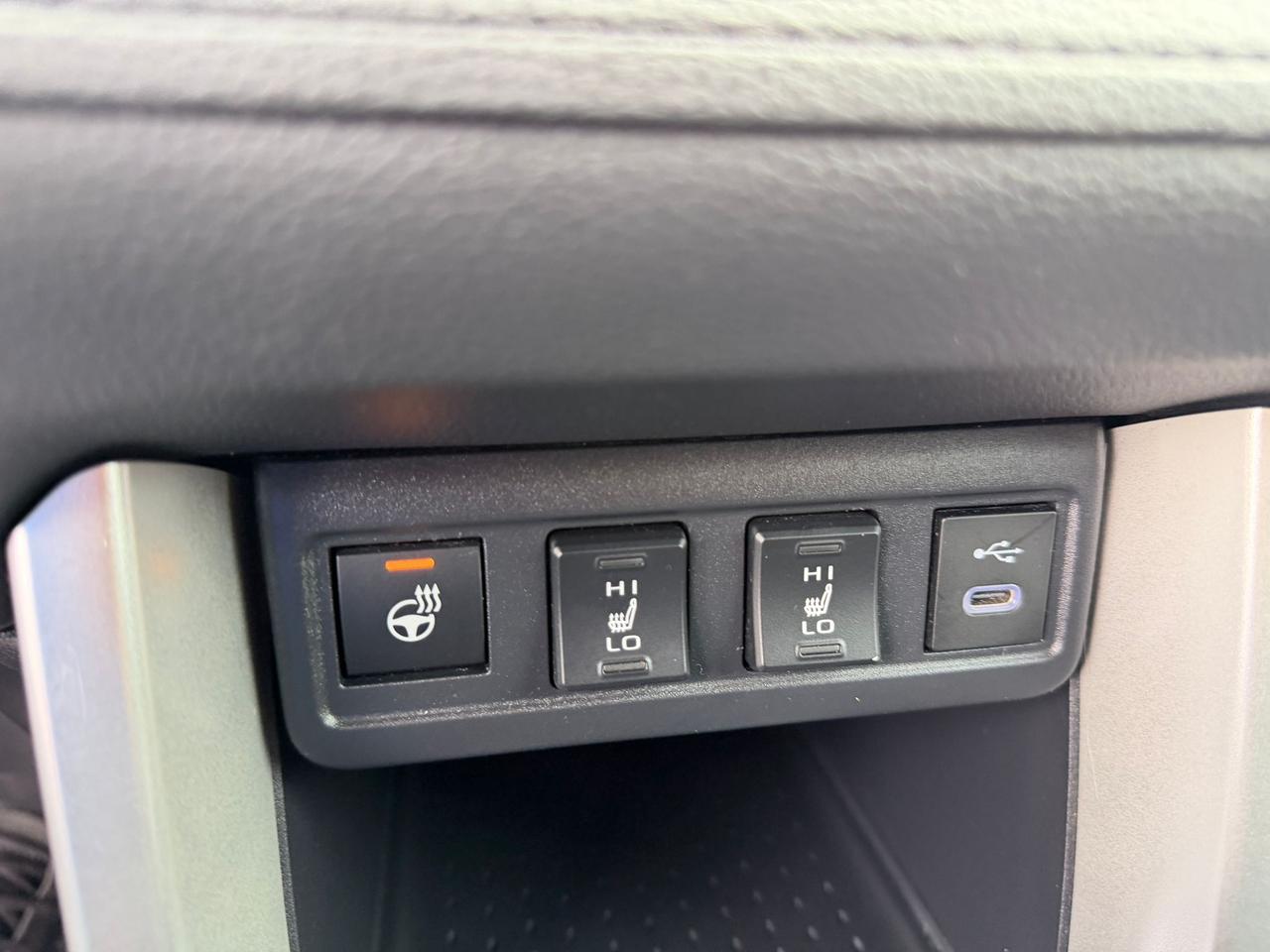 2024 Toyota Corolla Cross LE Photo