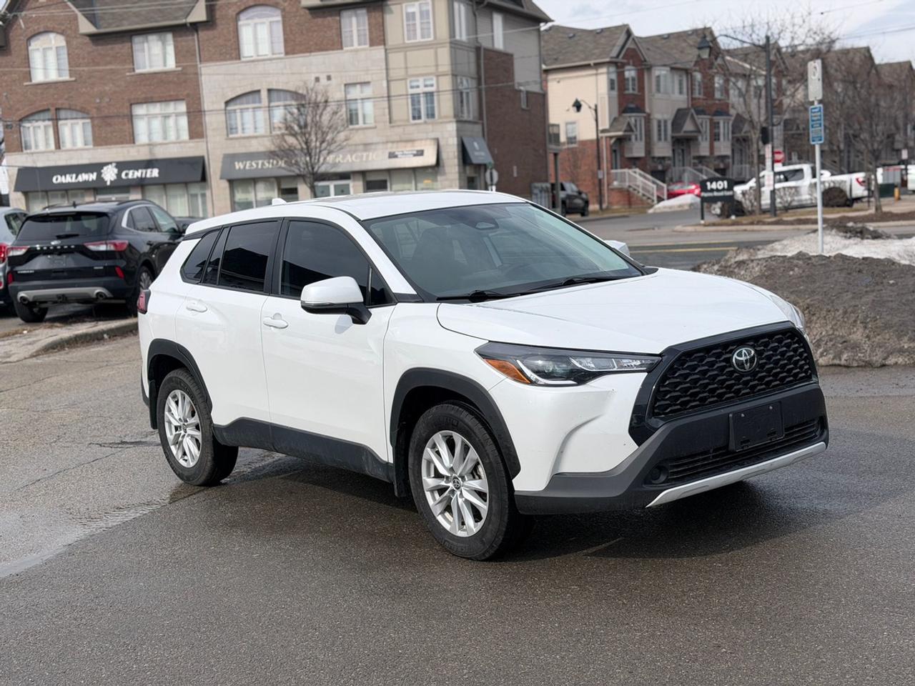2024 Toyota Corolla Cross LE Photo