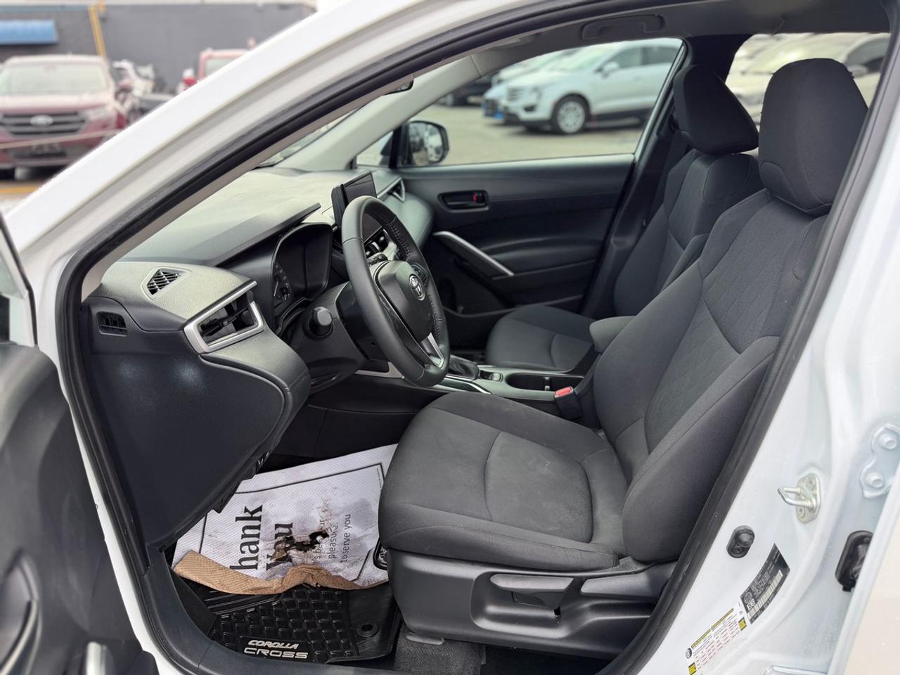 2024 Toyota Corolla Cross LE Photo