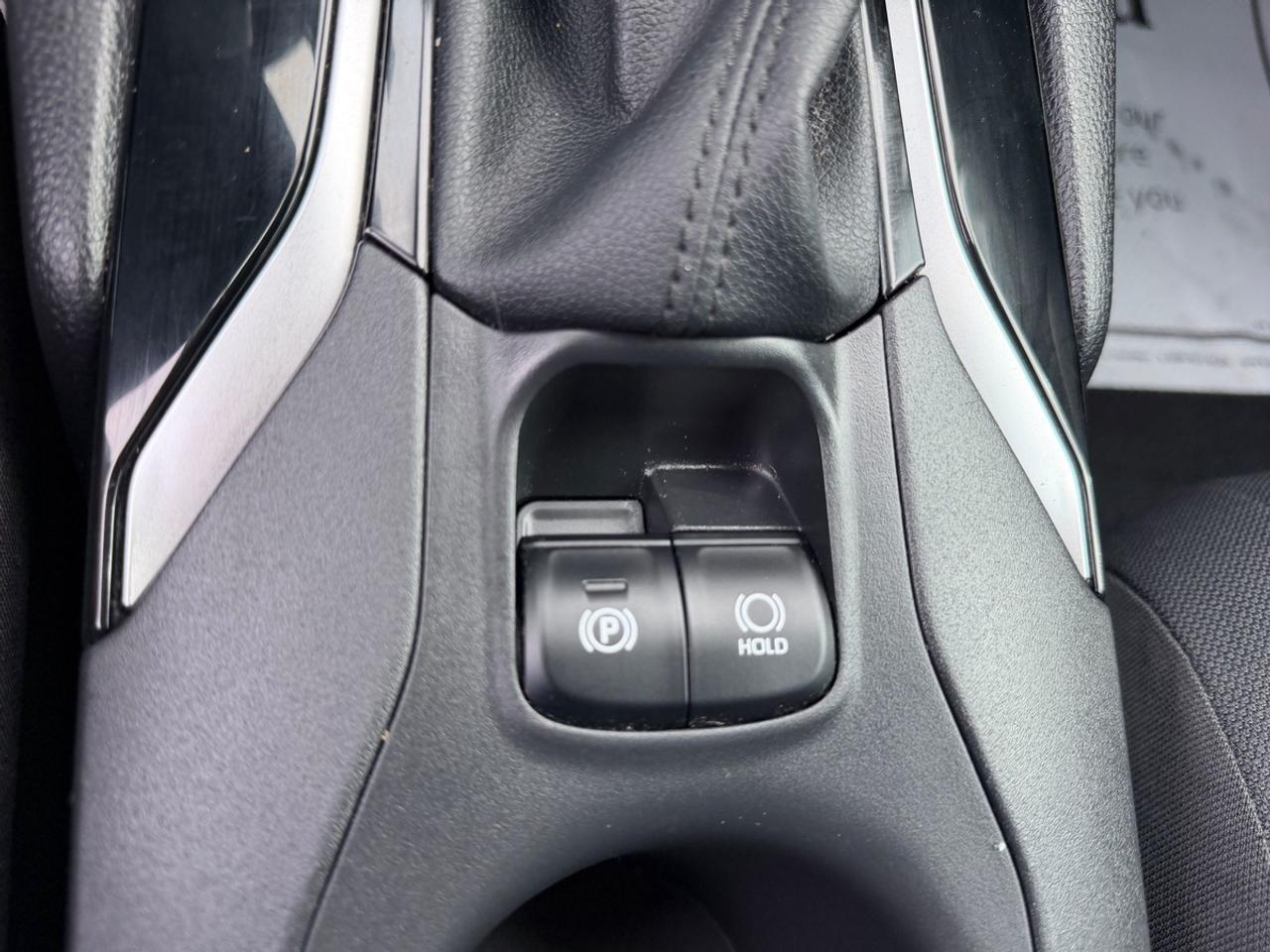 2024 Toyota Corolla Cross LE Photo