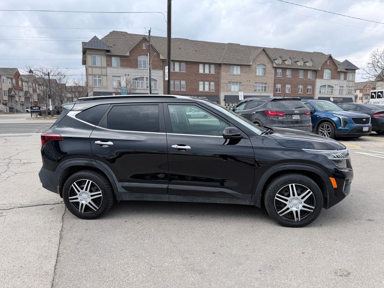 2023 Kia Seltos SX Photo3