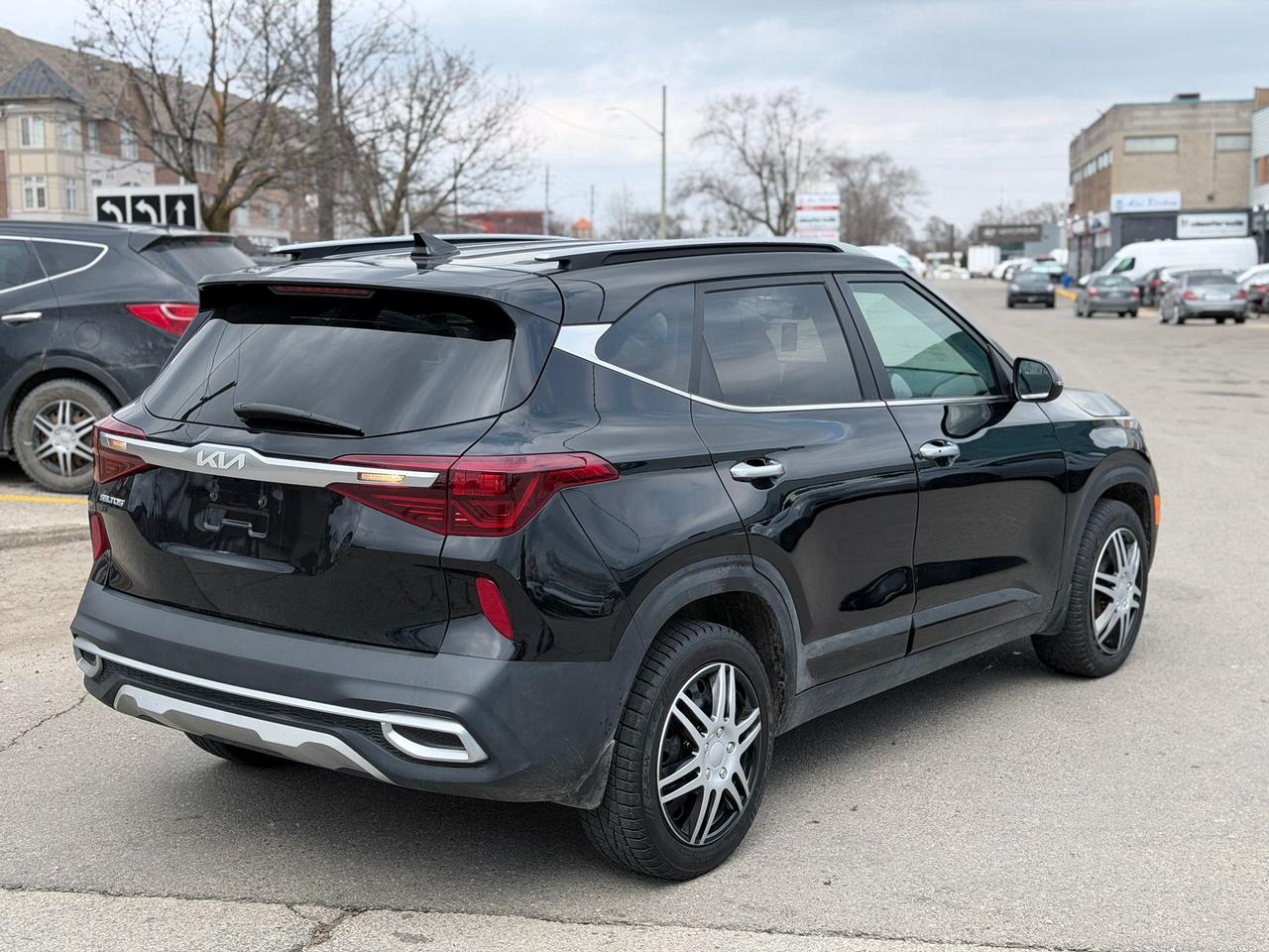 2023 Kia Seltos SX Photo4