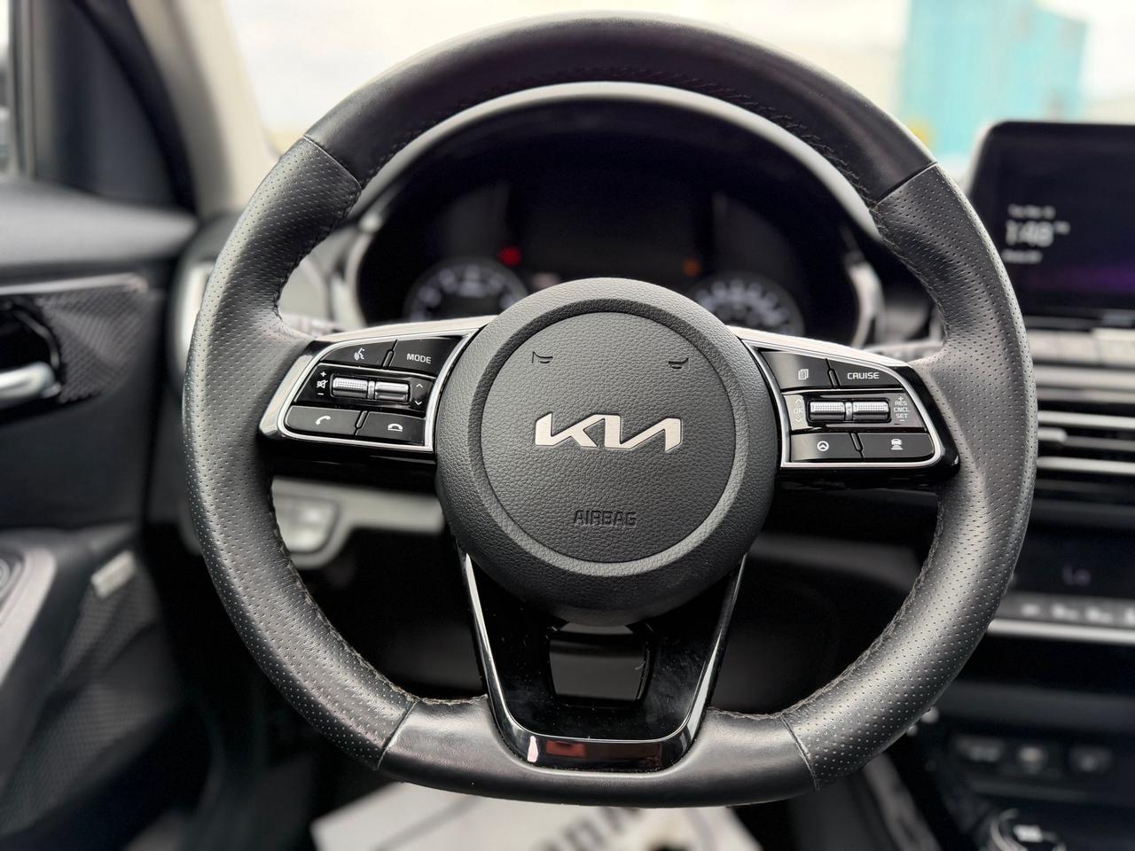 2023 Kia Seltos SX Photo