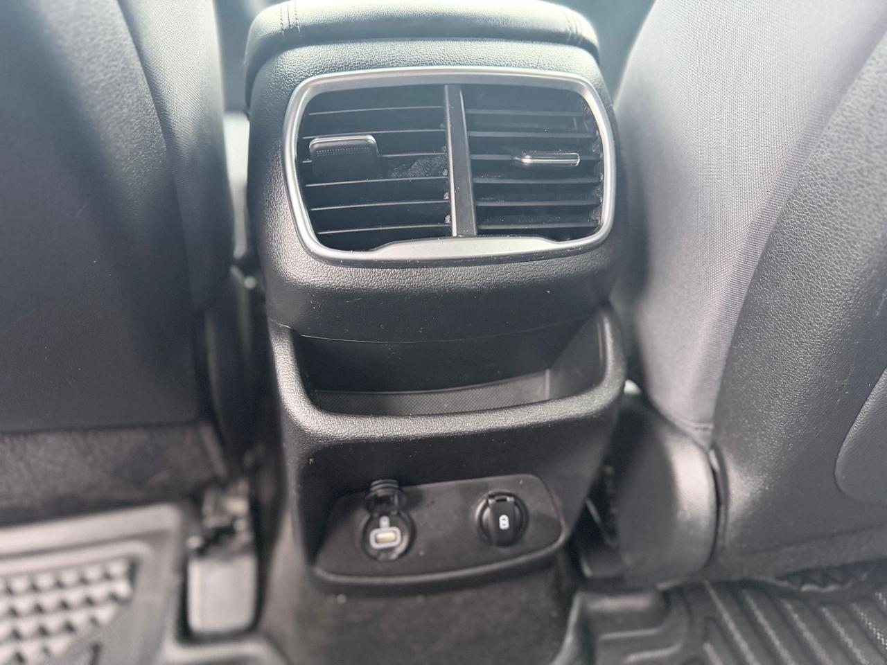 2020 Hyundai Santa Fe SE 2.4 Photo