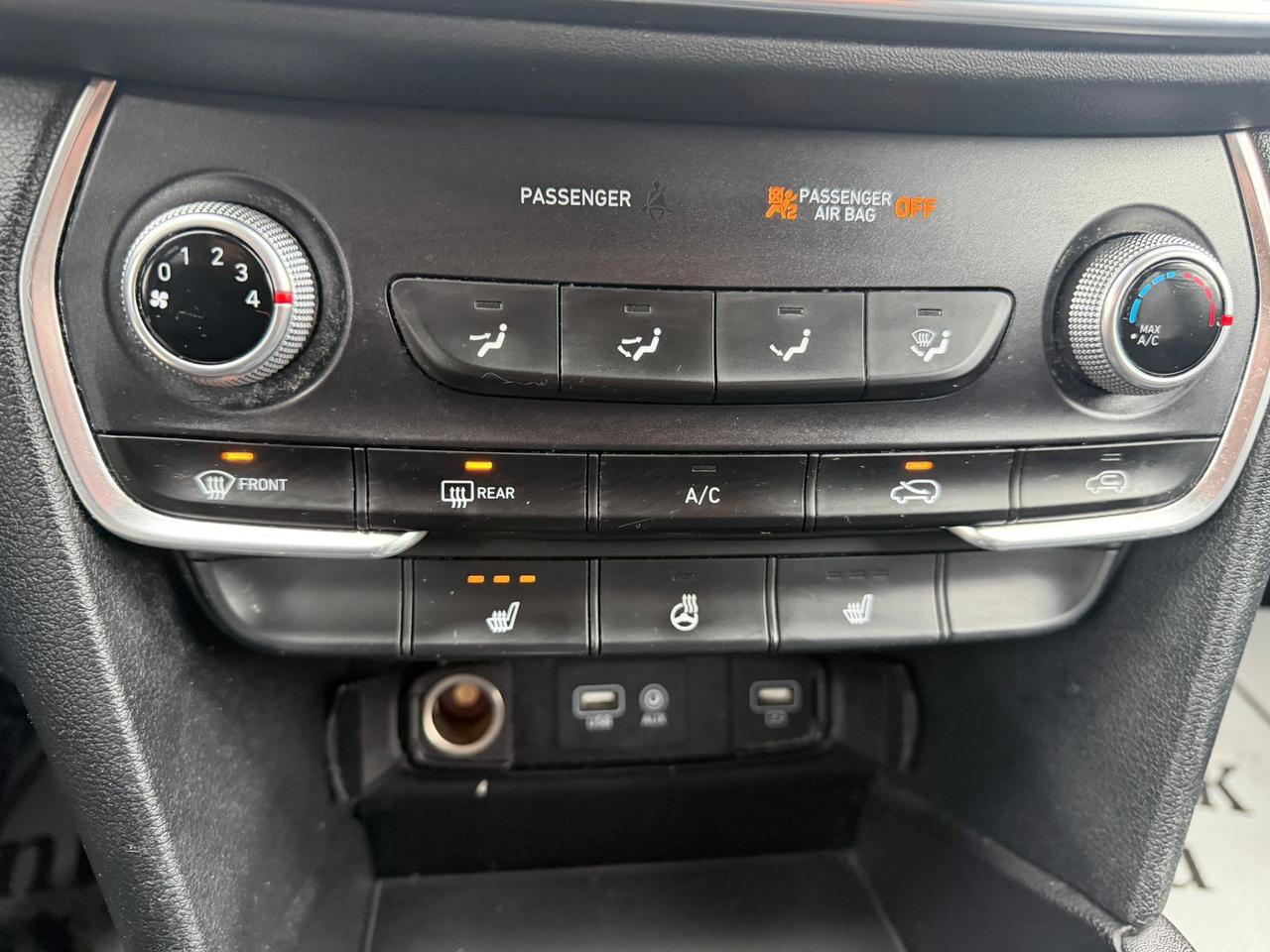 2020 Hyundai Santa Fe SE 2.4 Photo