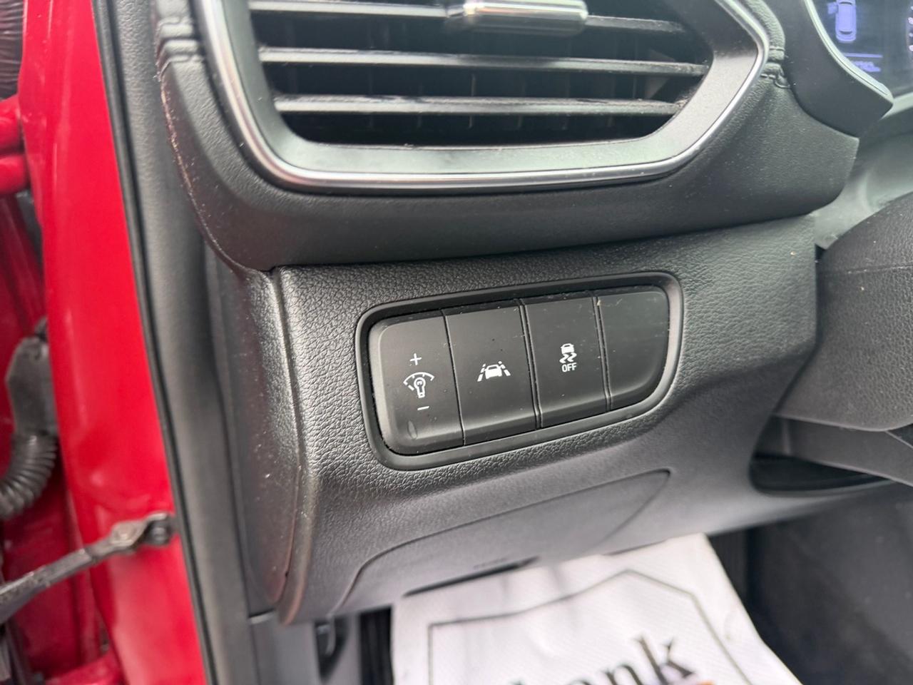 2020 Hyundai Santa Fe SE 2.4 Photo